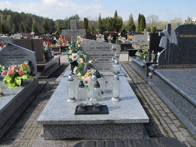 Grób Genowefa Mroczek