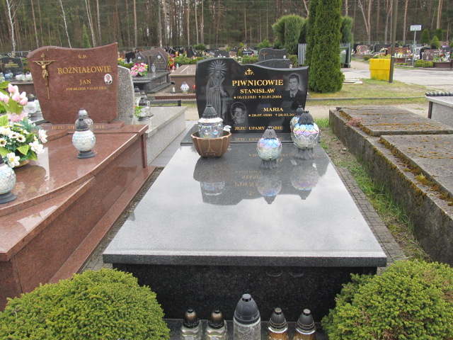 Grób Maria Piwnica
