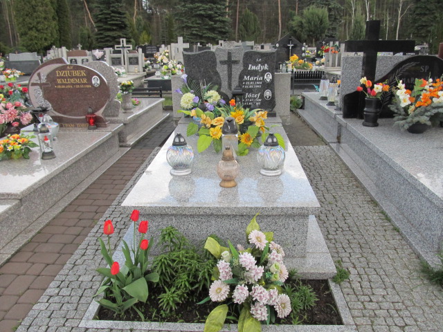 Grób Józef Indyk