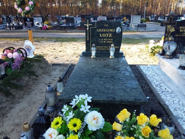 Grób Grzegorz Lotz